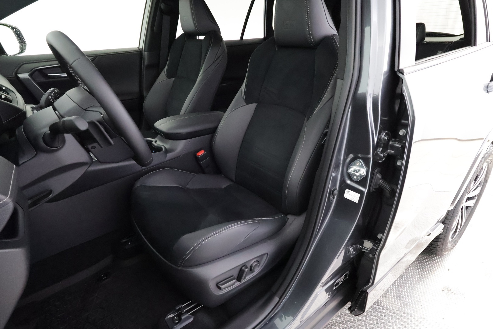 TOYOTA RAV4 2025