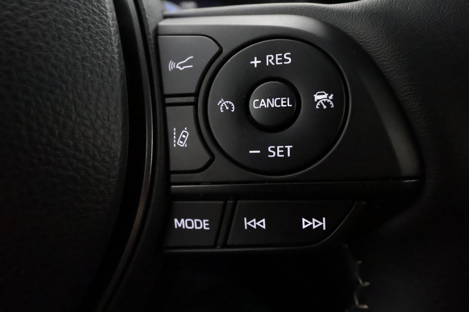 TOYOTA RAV4 2025