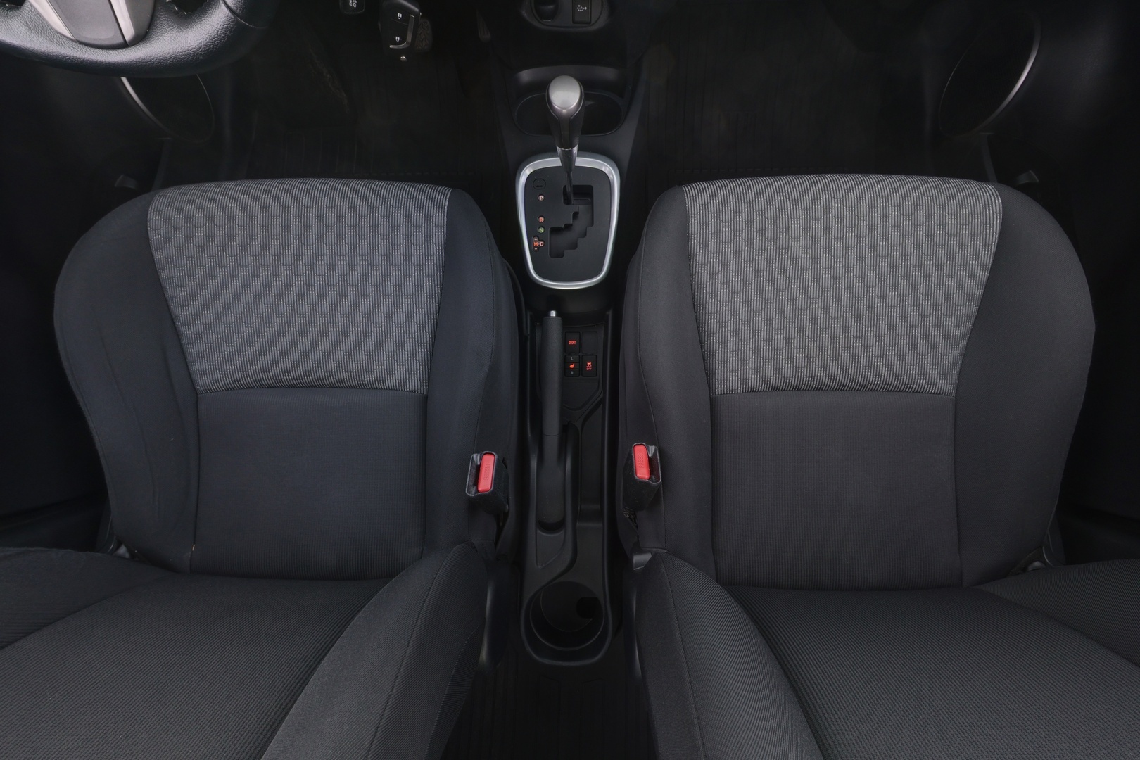 TOYOTA Yaris 2015