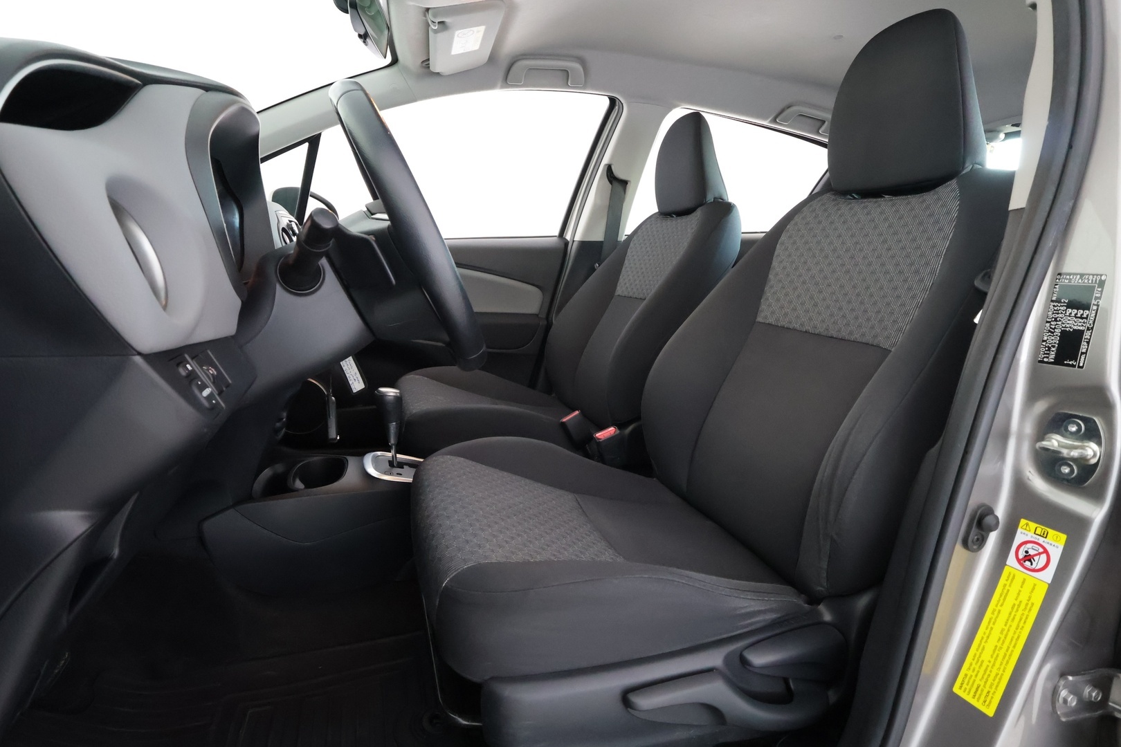 TOYOTA Yaris 2015