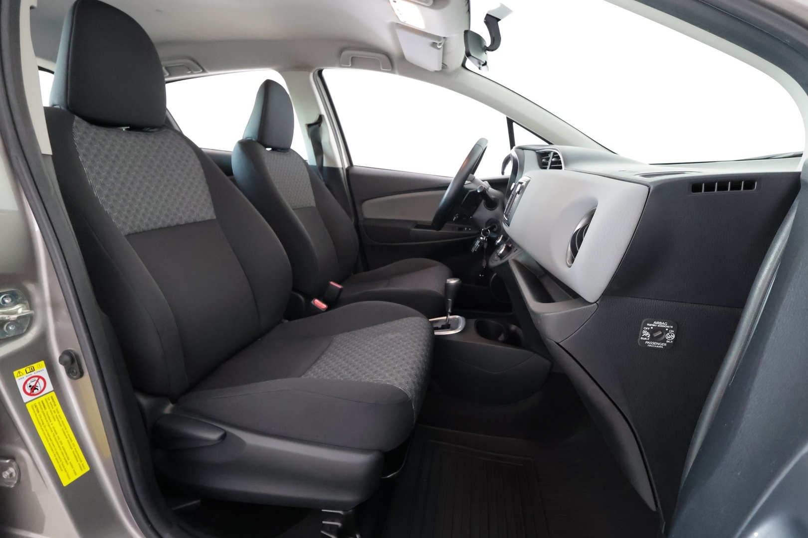 TOYOTA Yaris 2015