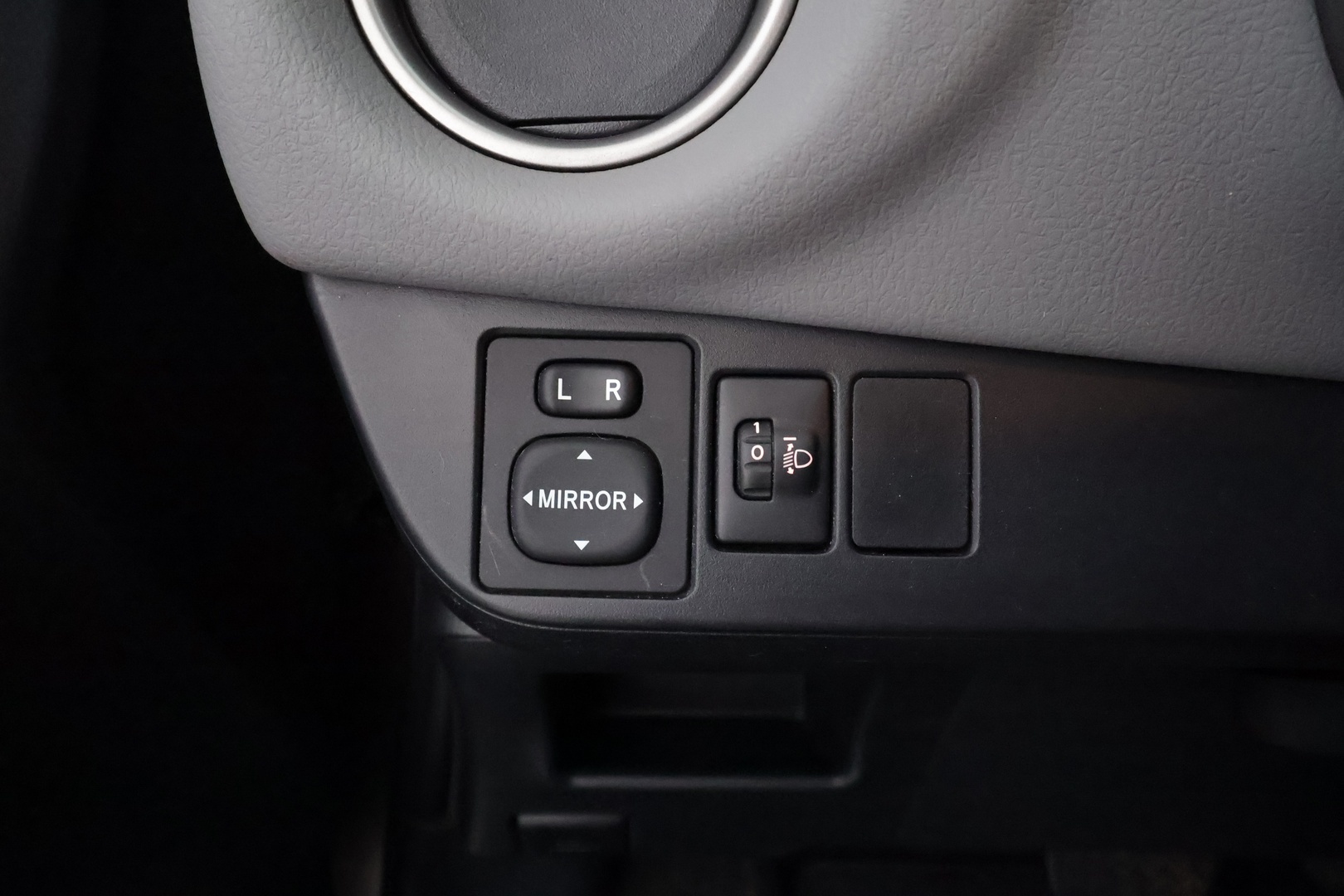 TOYOTA Yaris 2015
