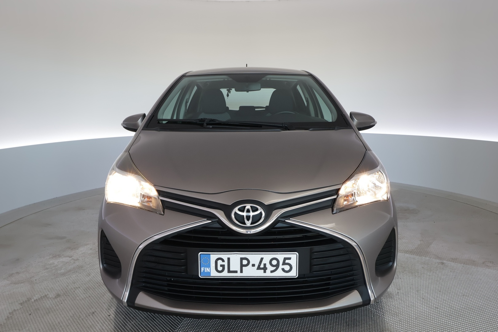 TOYOTA Yaris 2015
