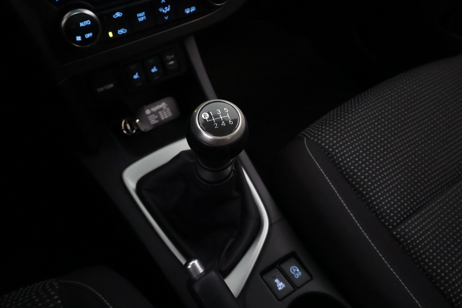 TOYOTA Auris 2014