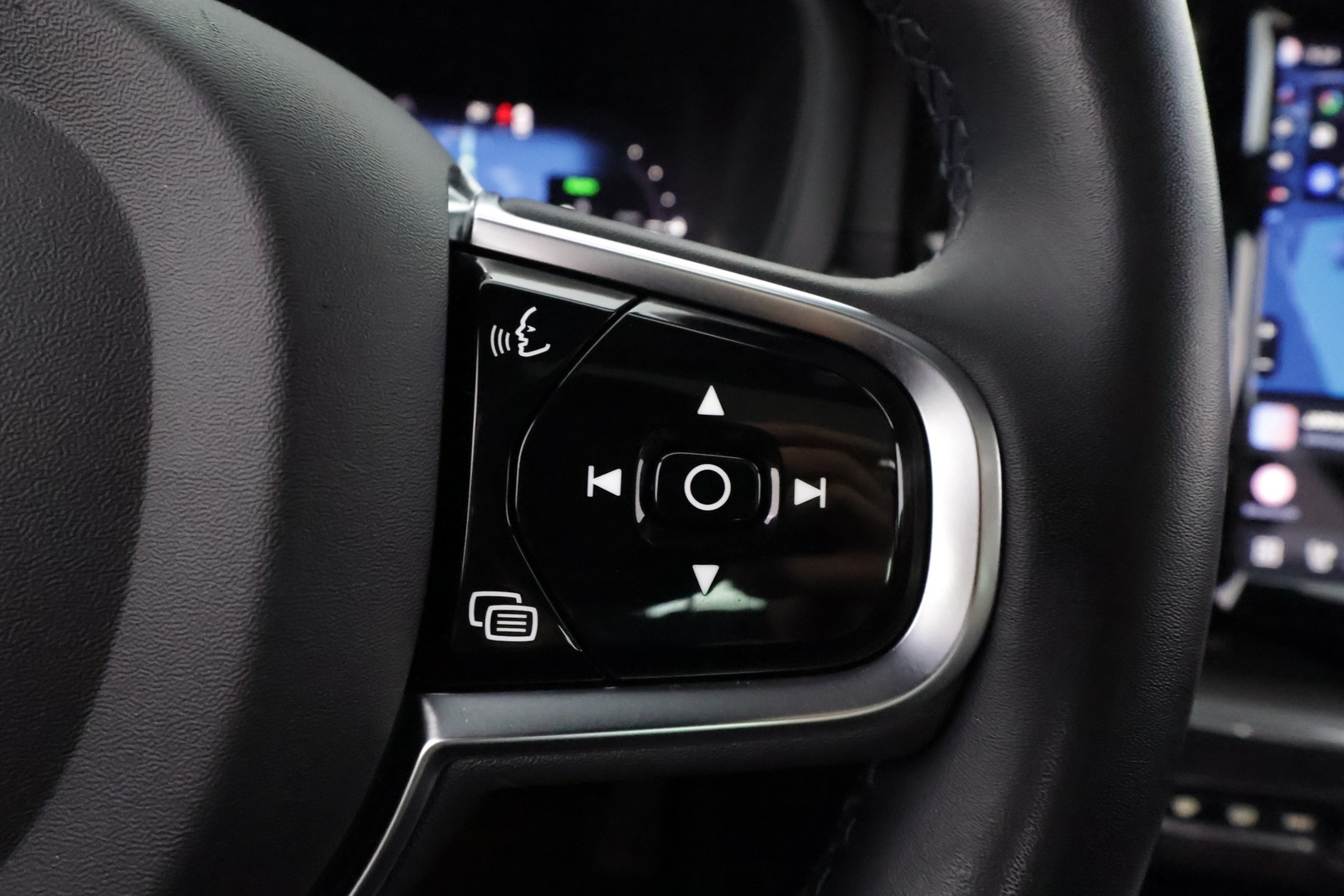 VOLVO XC60 2023