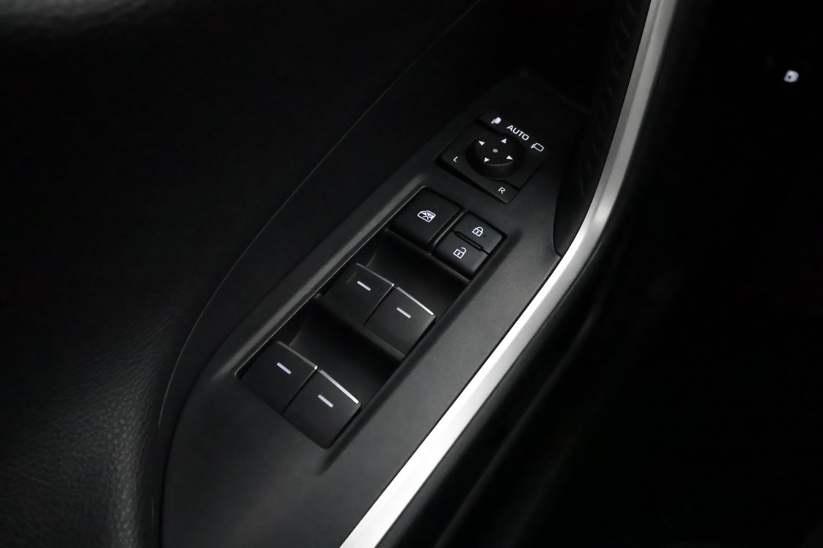 TOYOTA RAV4 PLUG-IN 2024