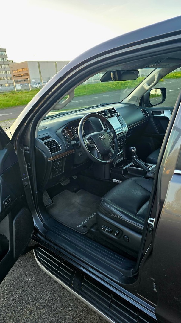 TOYOTA LAND CRUISER 2019