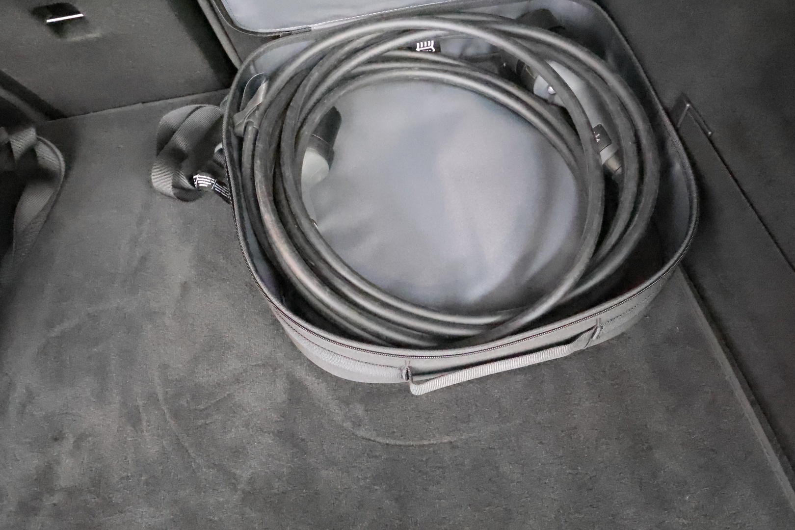 MERCEDES-BENZ EQA 2025