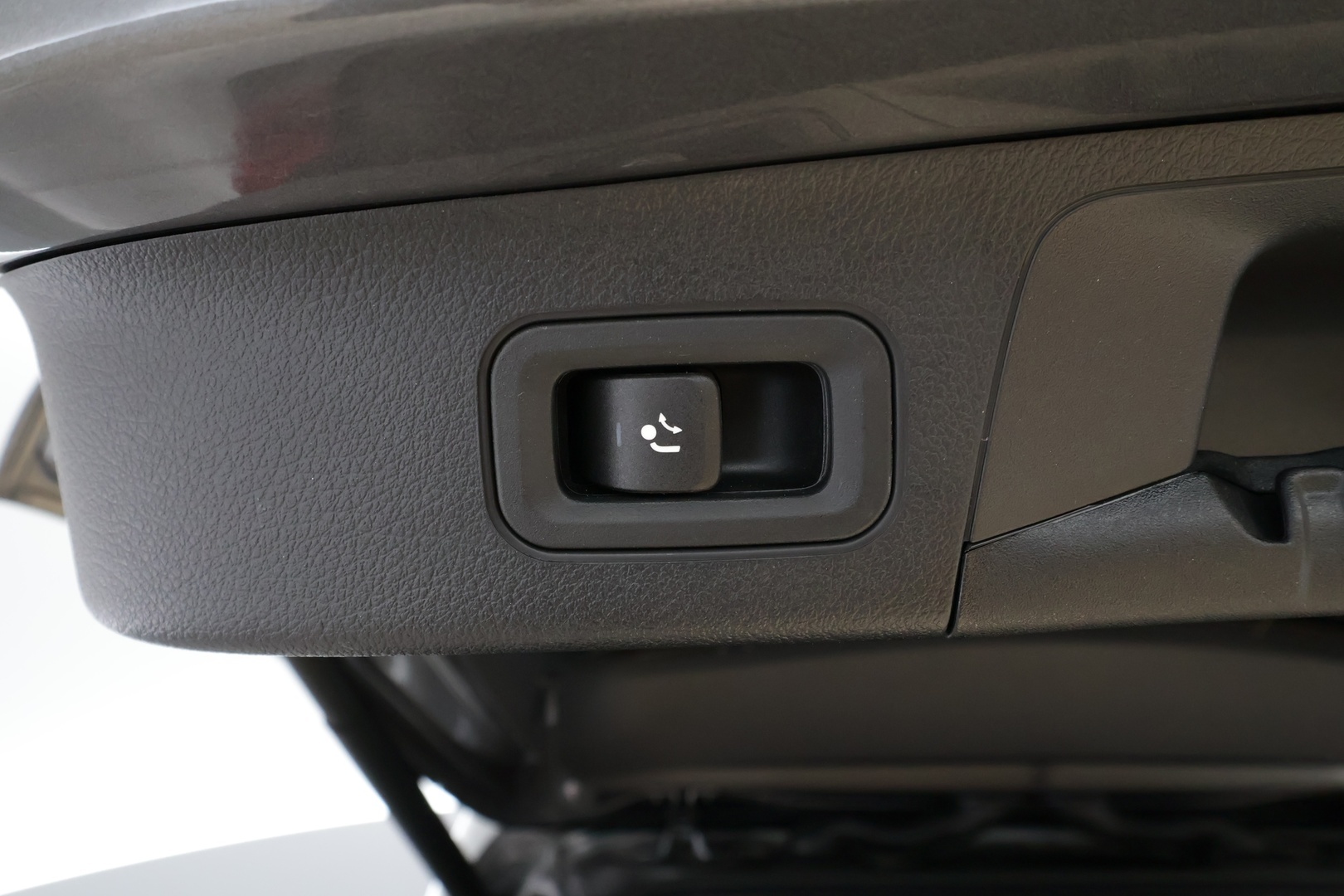 MERCEDES-BENZ EQA 2025