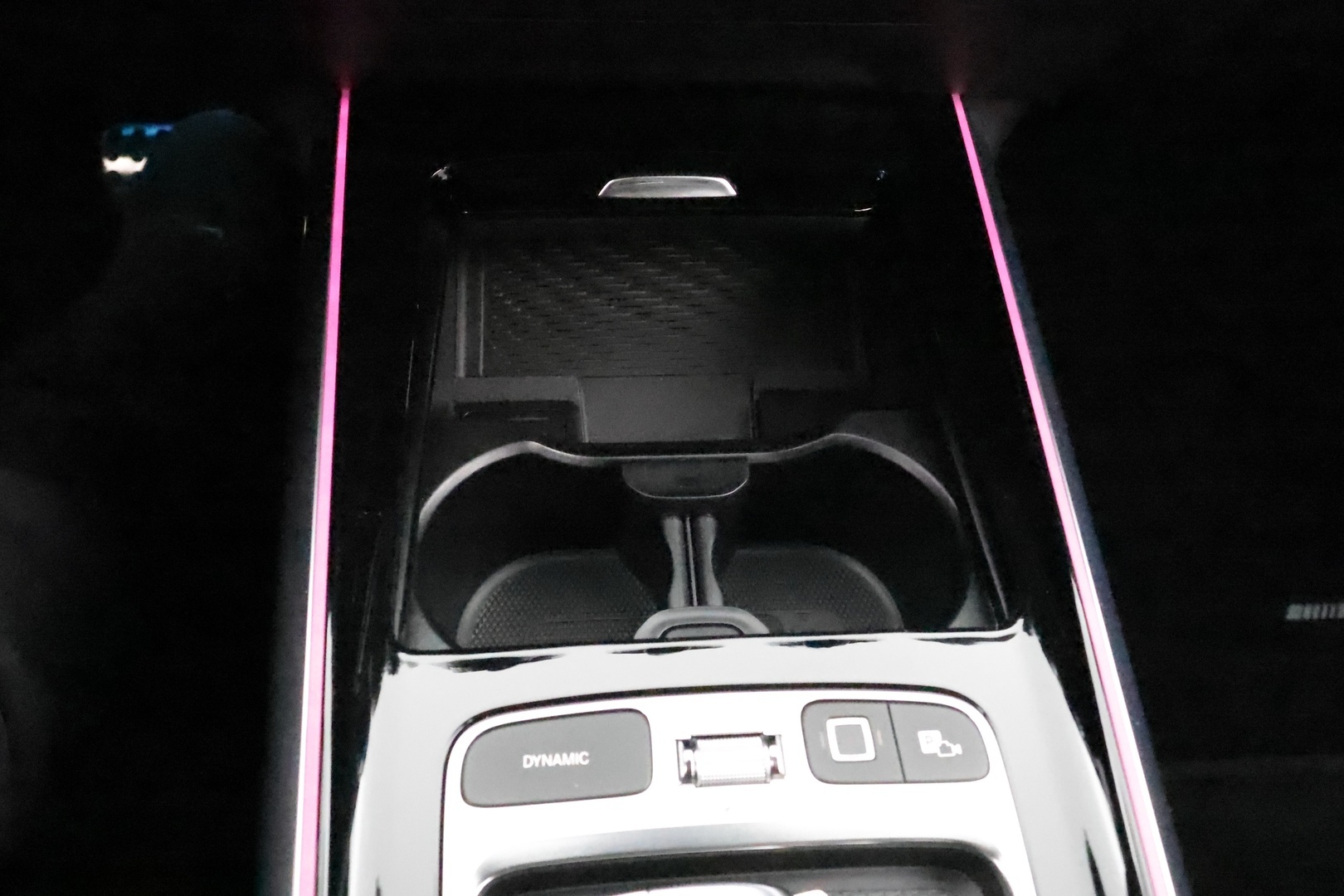 MERCEDES-BENZ EQA 2025