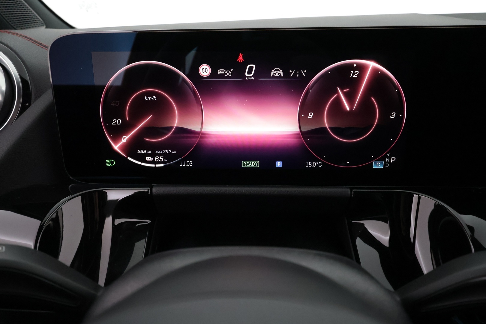 MERCEDES-BENZ EQA 2025