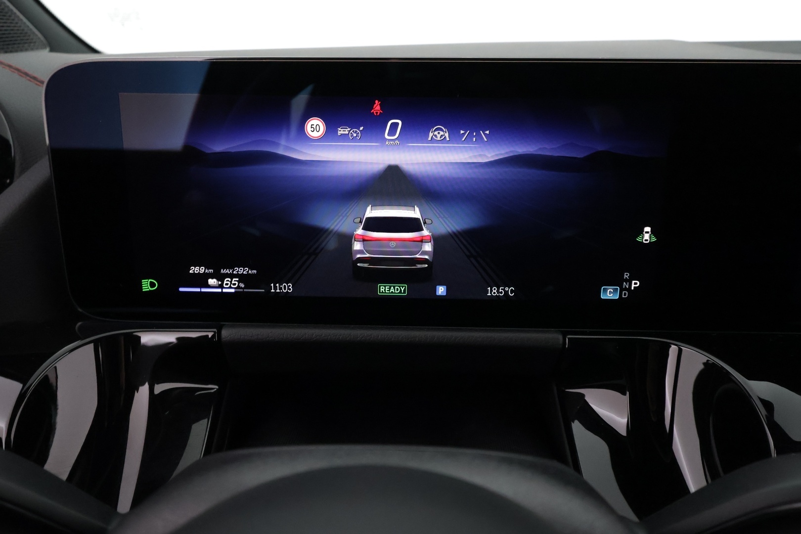 MERCEDES-BENZ EQA 2025