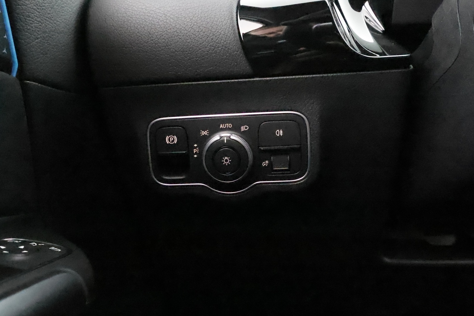 MERCEDES-BENZ EQA 2025