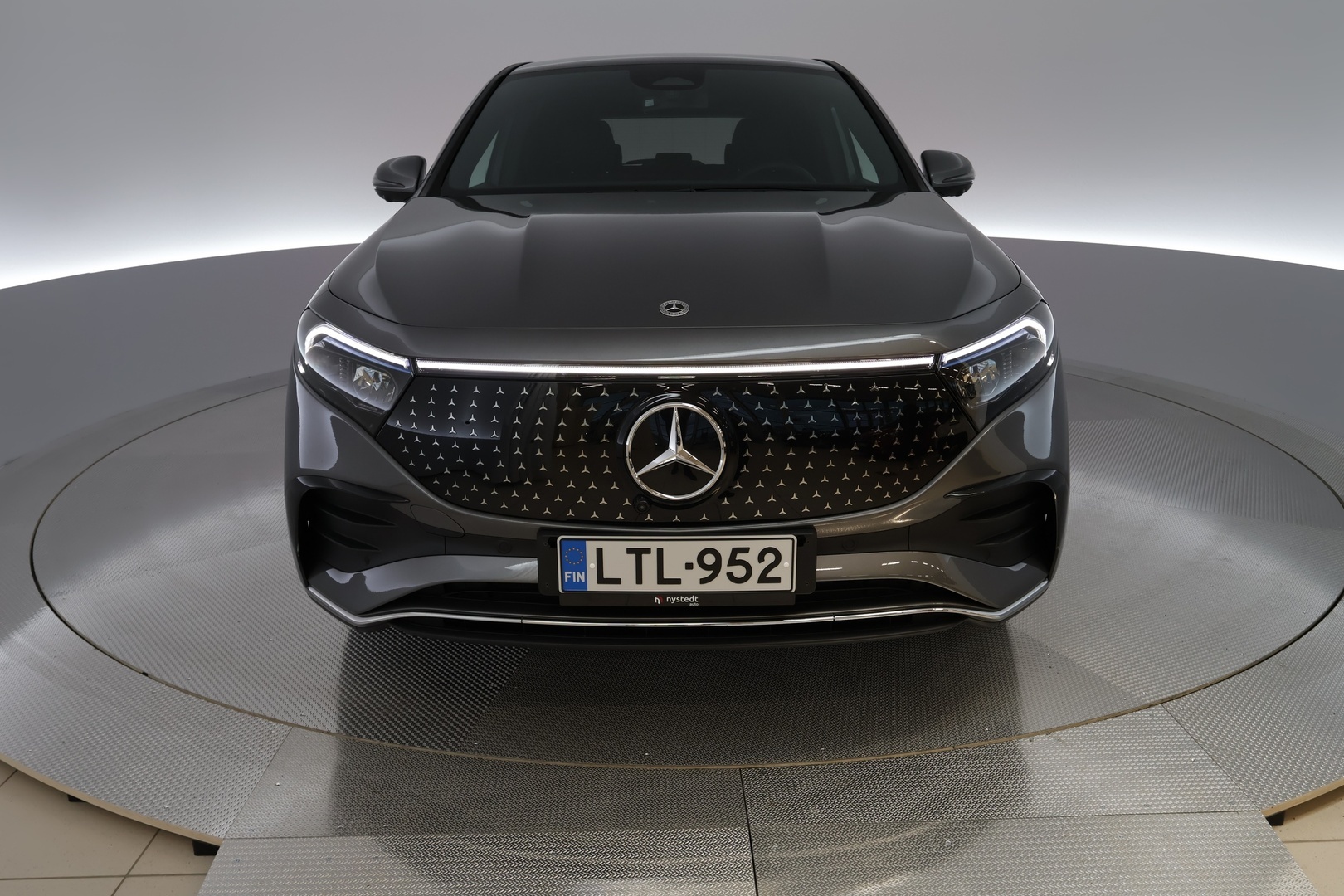 MERCEDES-BENZ EQA 2025