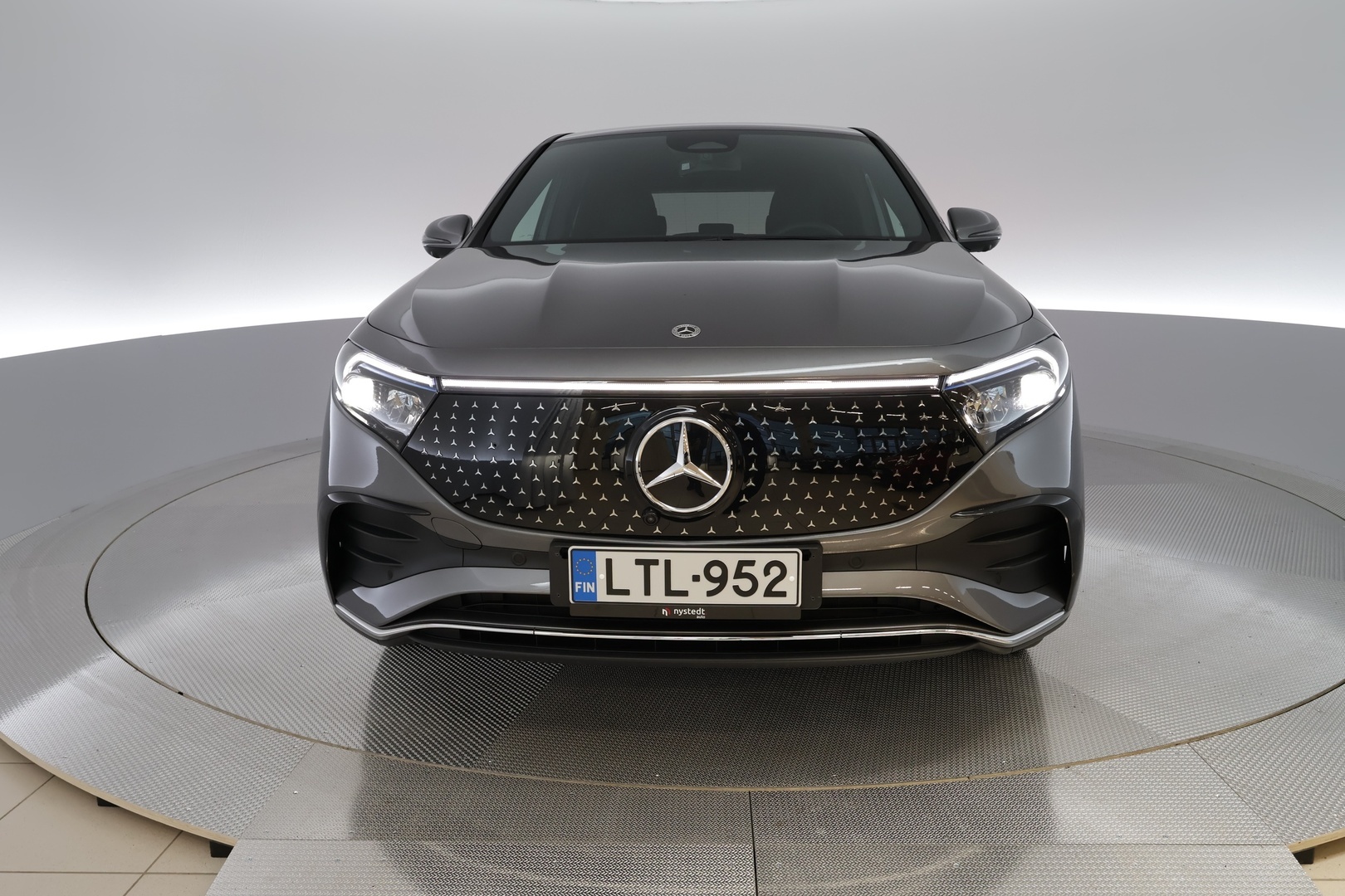 MERCEDES-BENZ EQA 2025