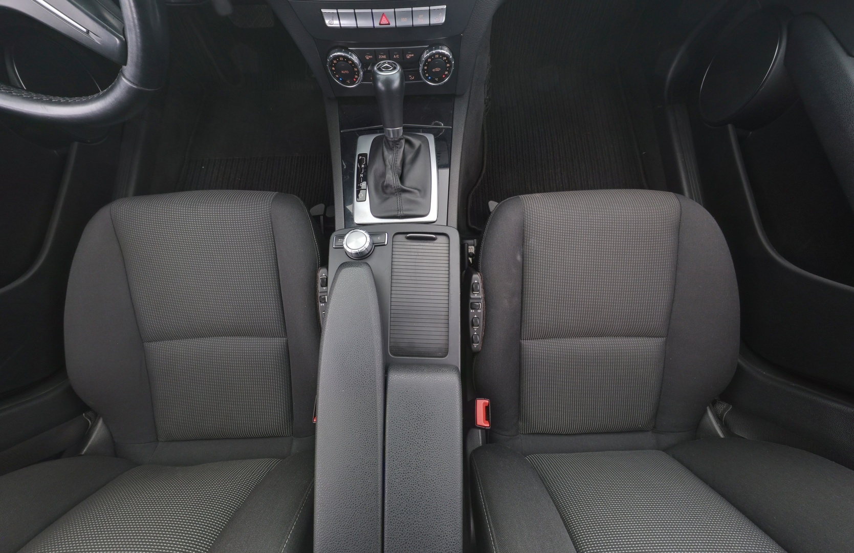 MERCEDES-BENZ C 2012