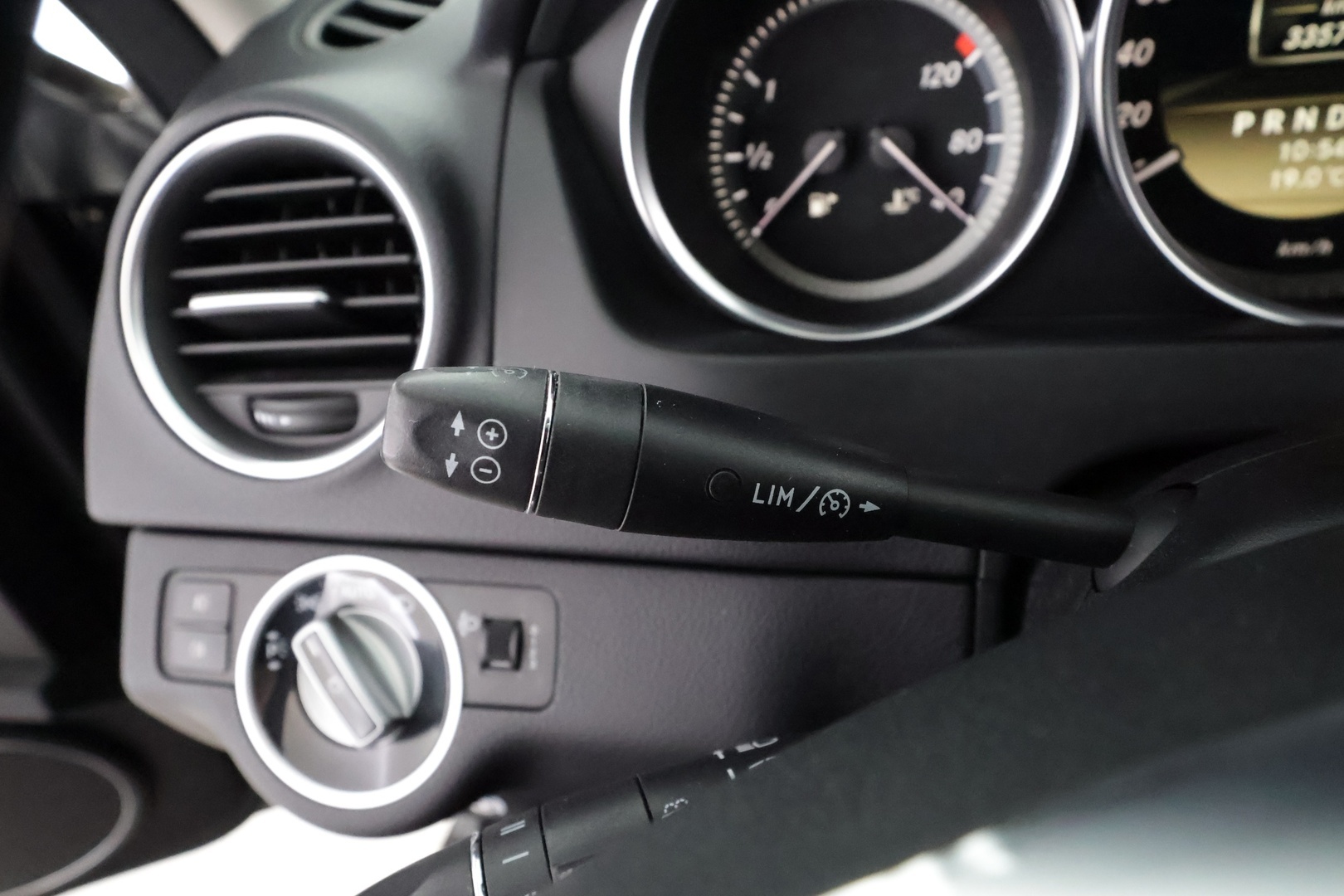 MERCEDES-BENZ C 2012