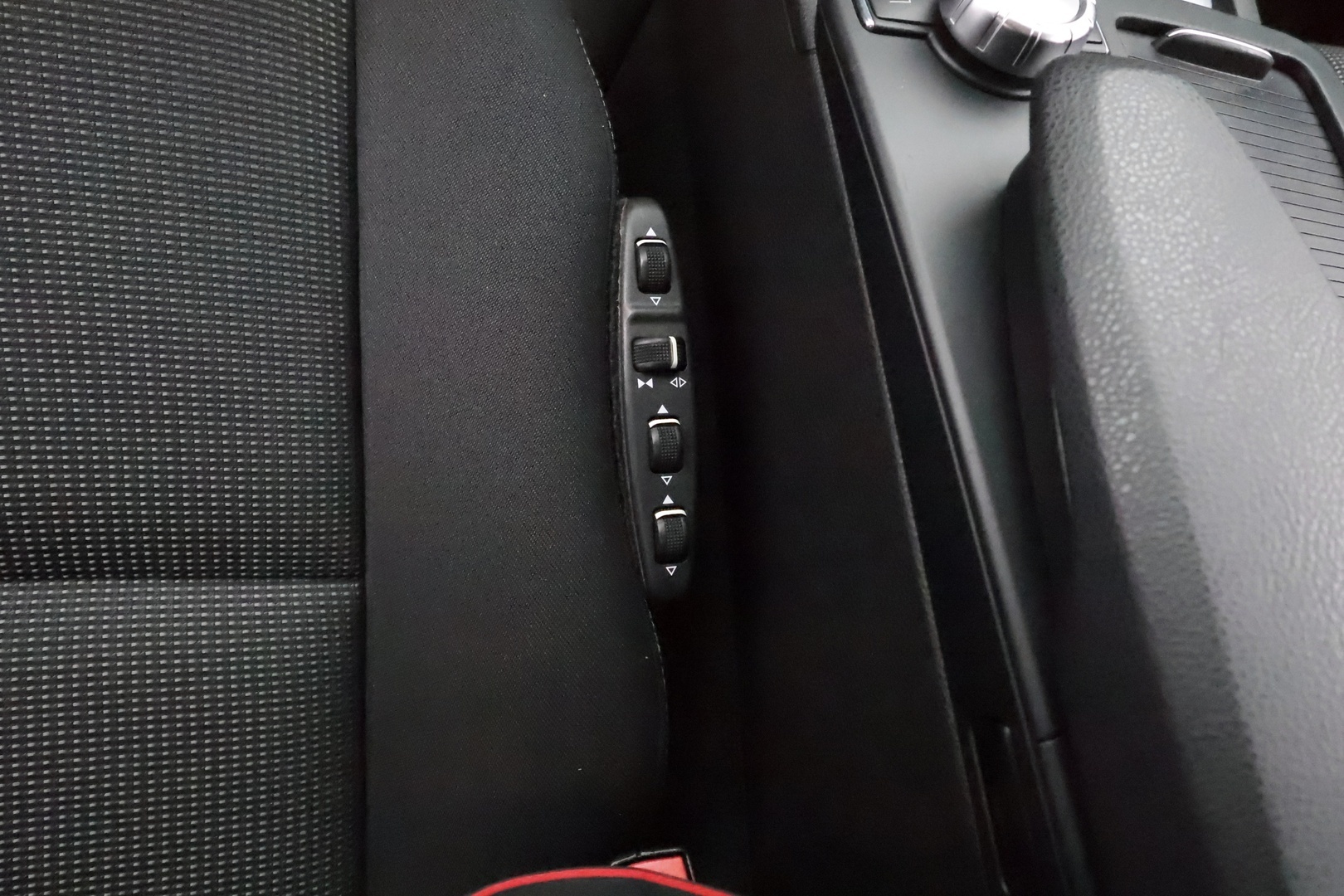 MERCEDES-BENZ C 2012