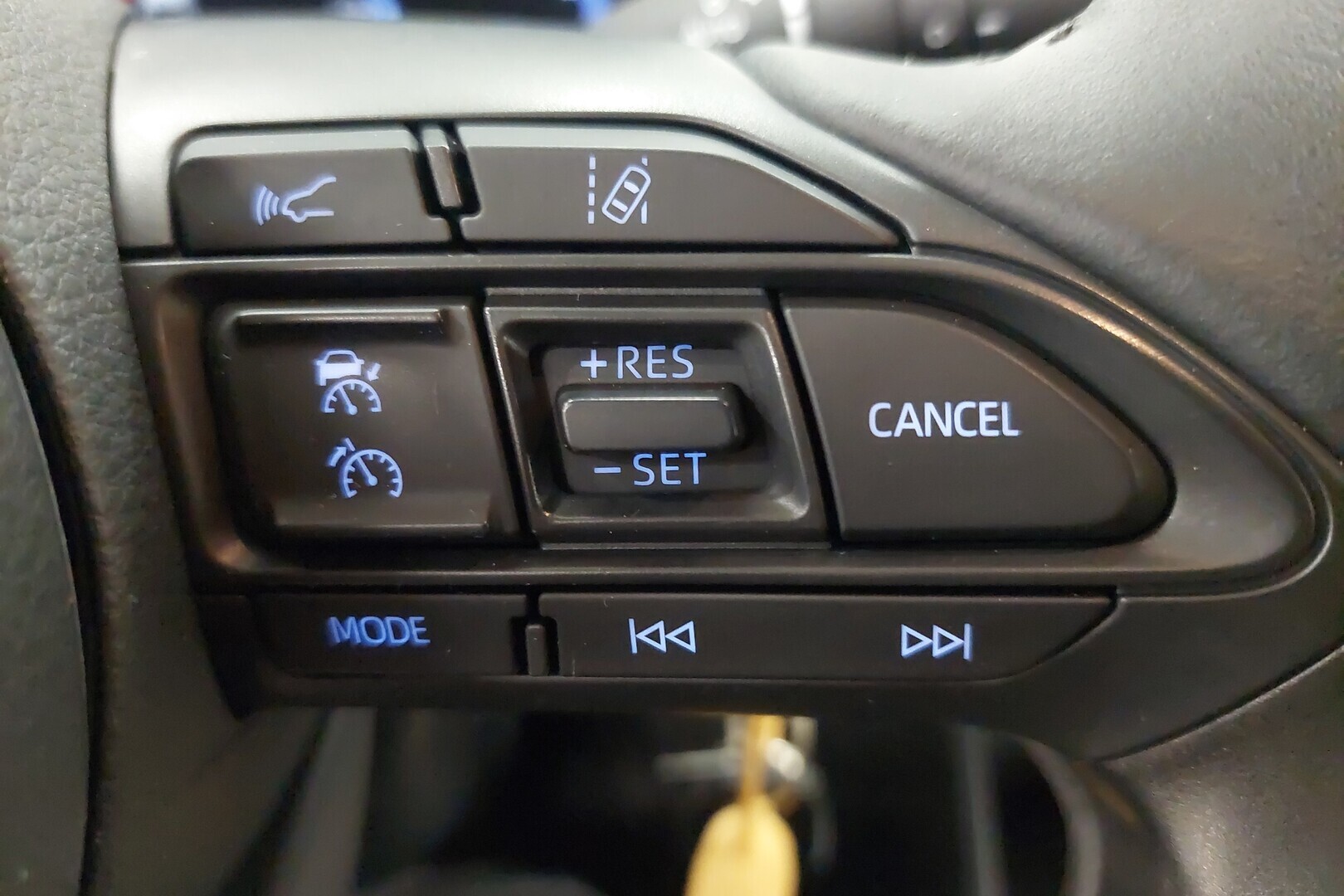 TOYOTA YARIS CROSS 2024