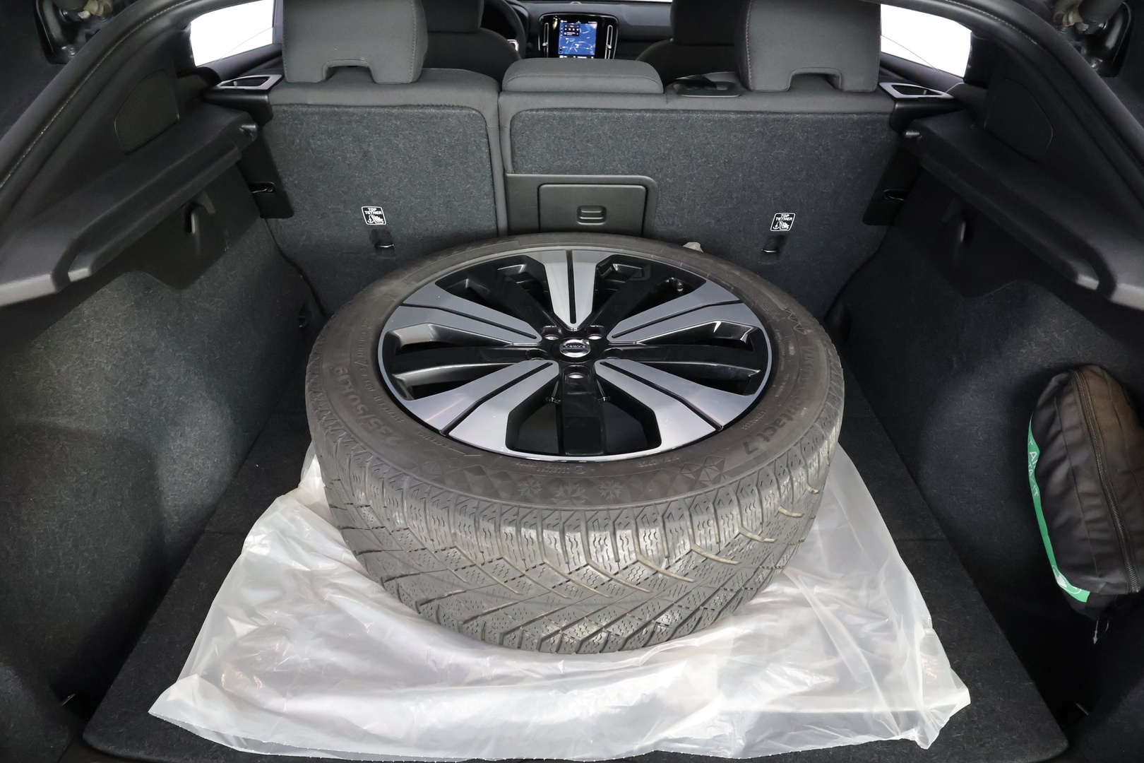 VOLVO C40 14