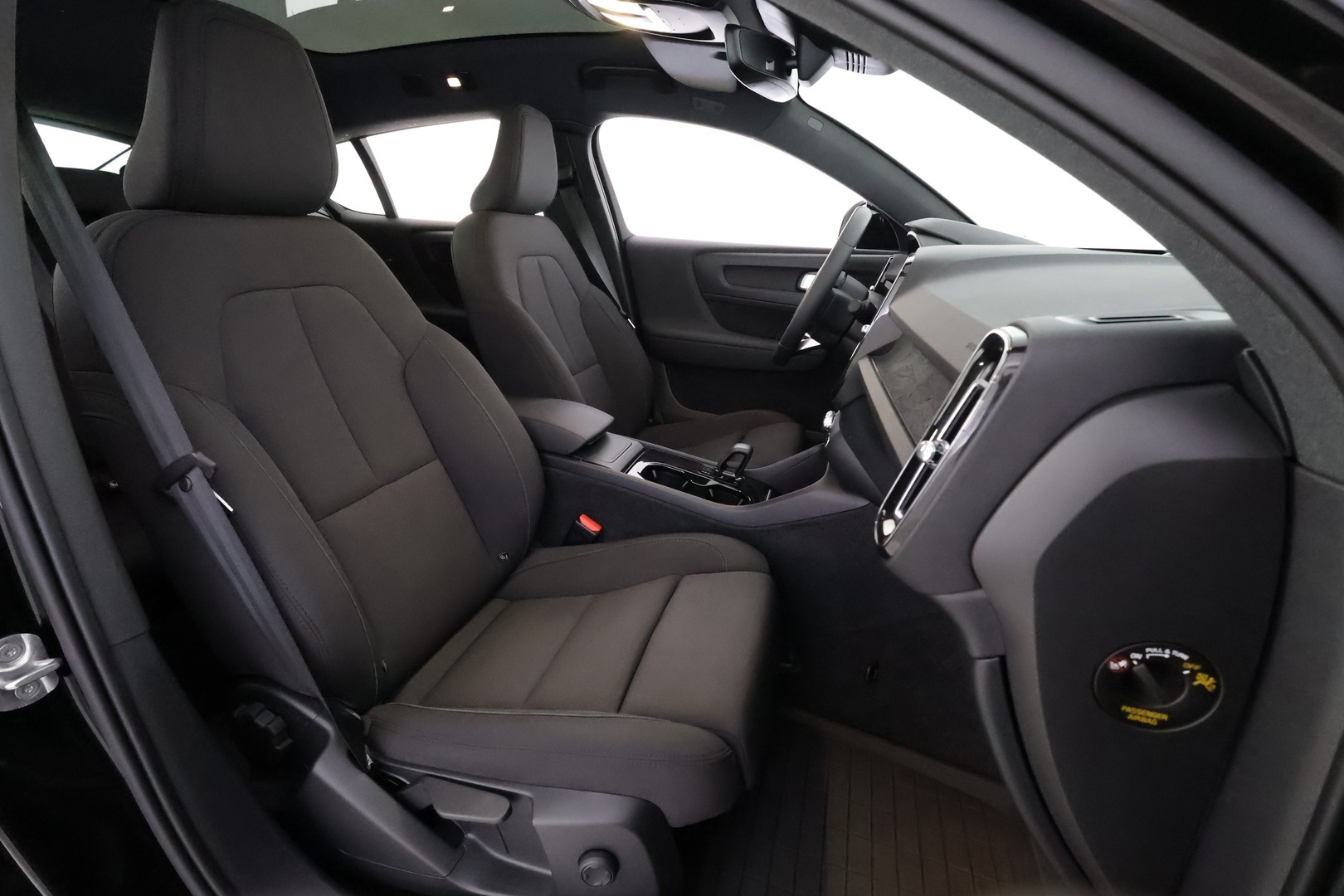 VOLVO C40 19