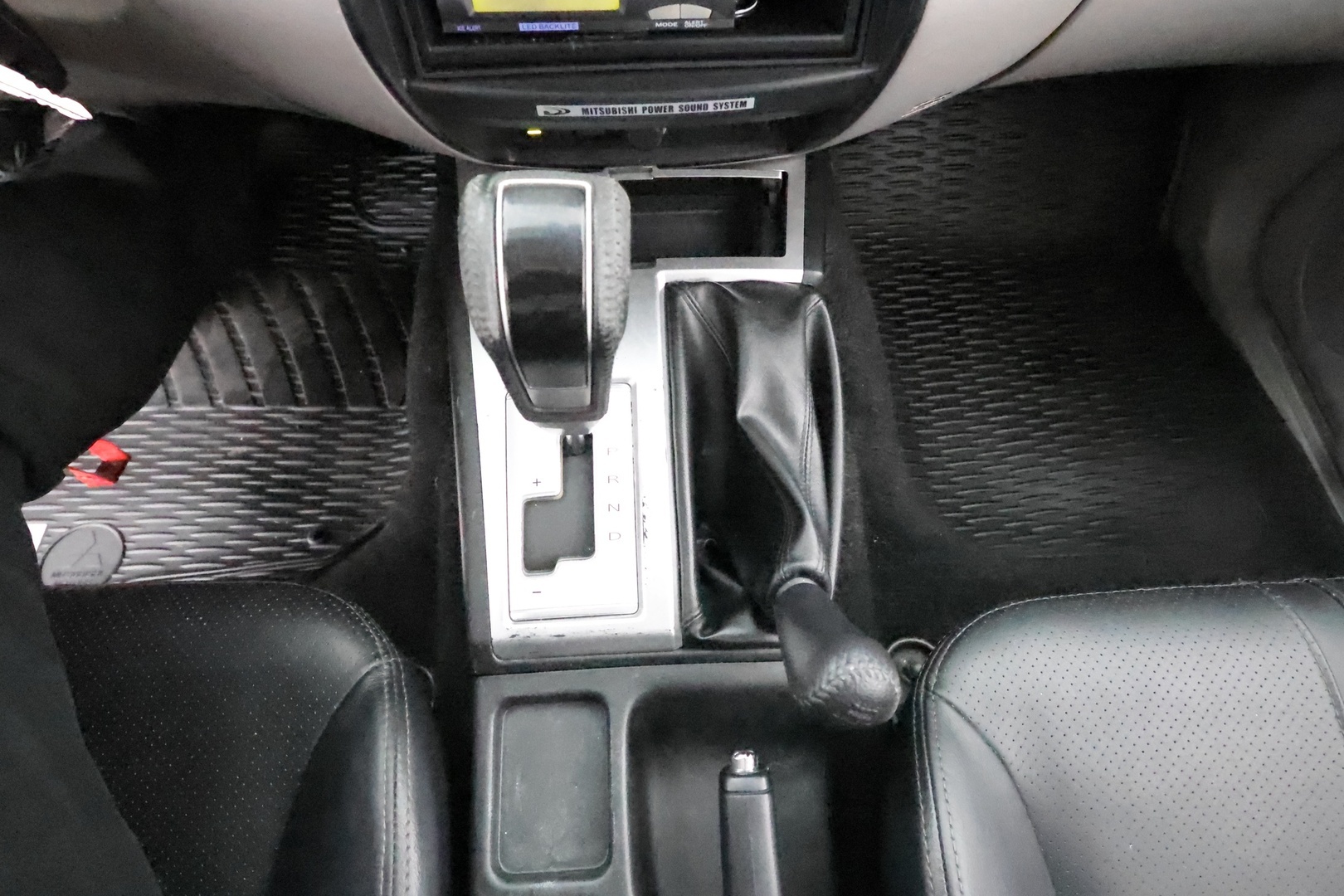 MITSUBISHI L200 2012