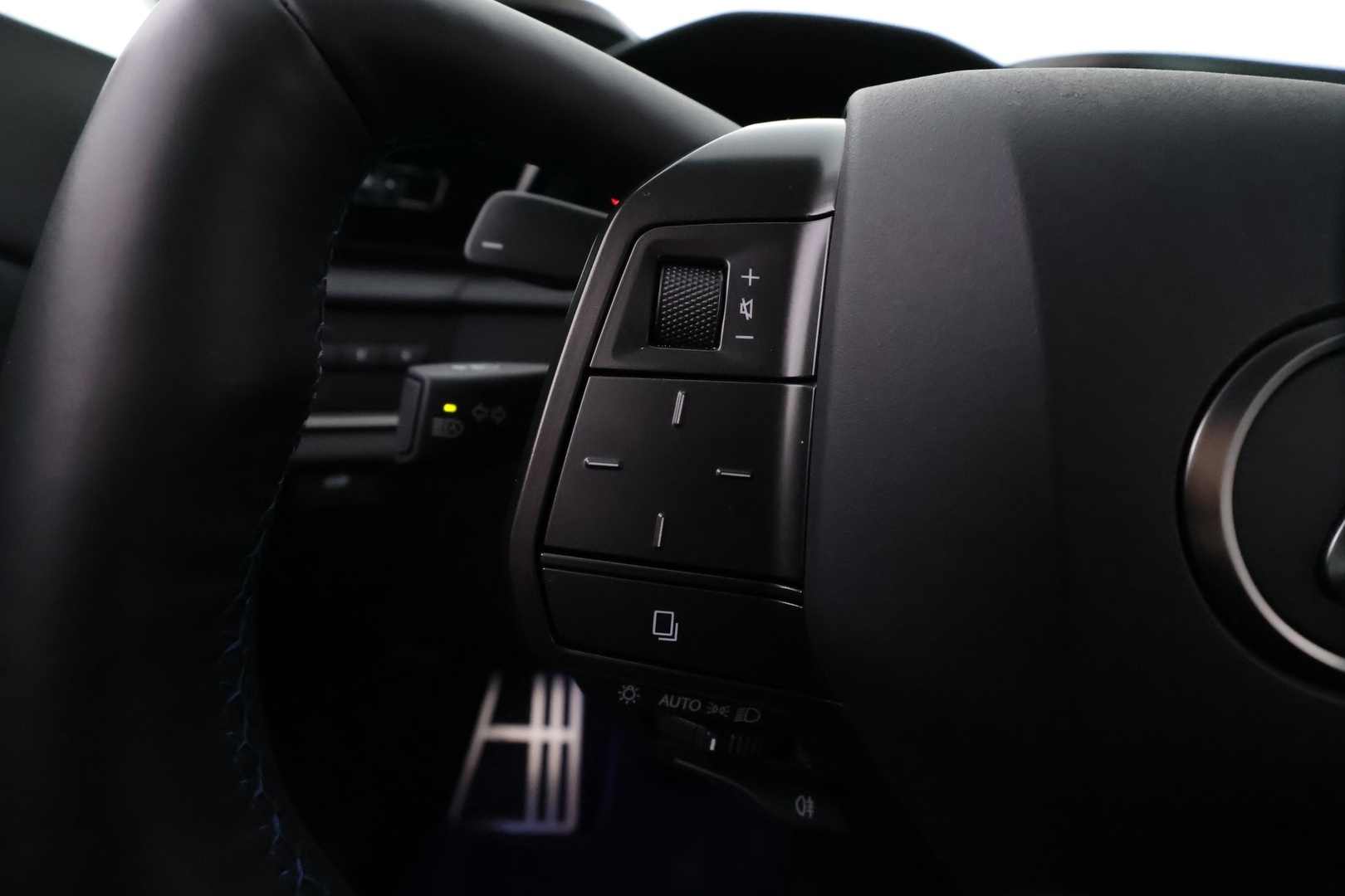 LEXUS RZ 2026