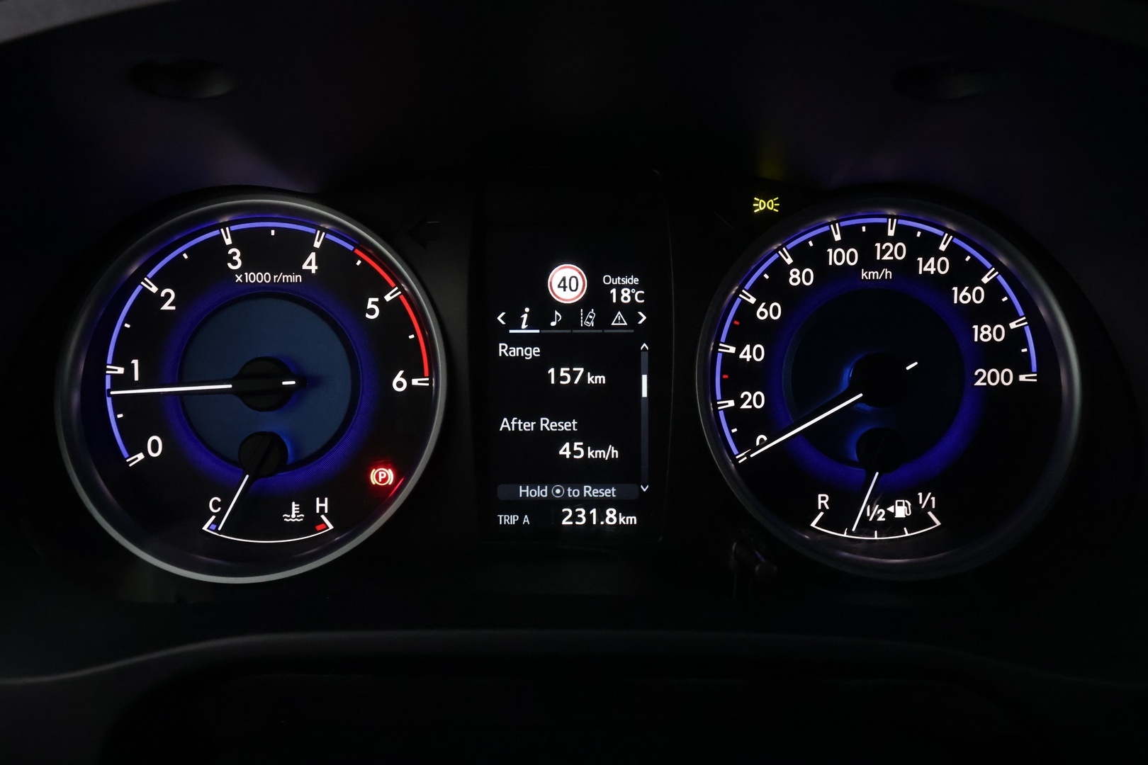 TOYOTA Hilux 2018