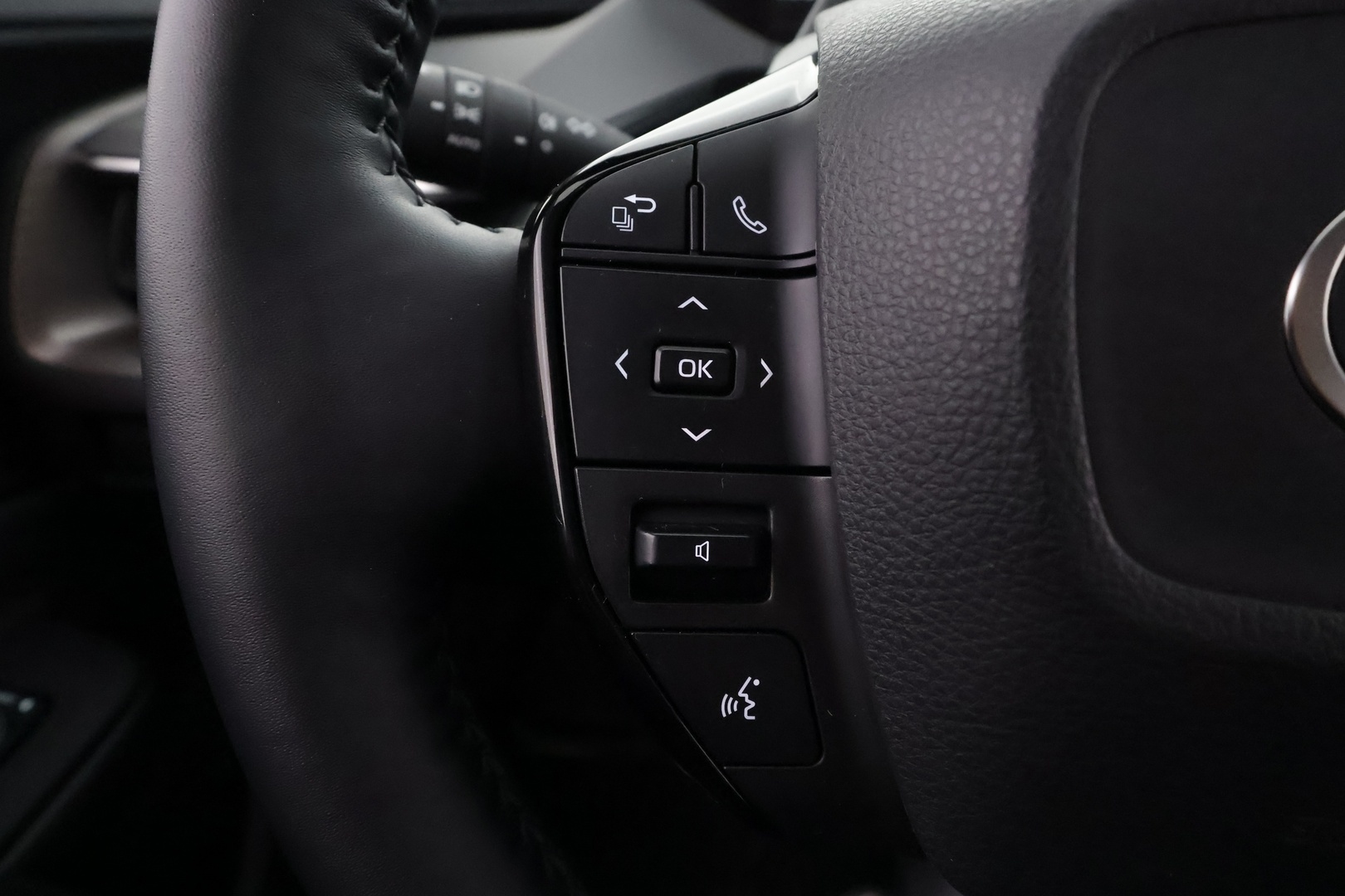 TOYOTA Prius Plug-in 2023