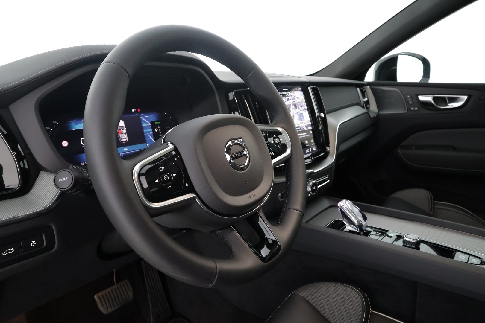 VOLVO XC60 2025