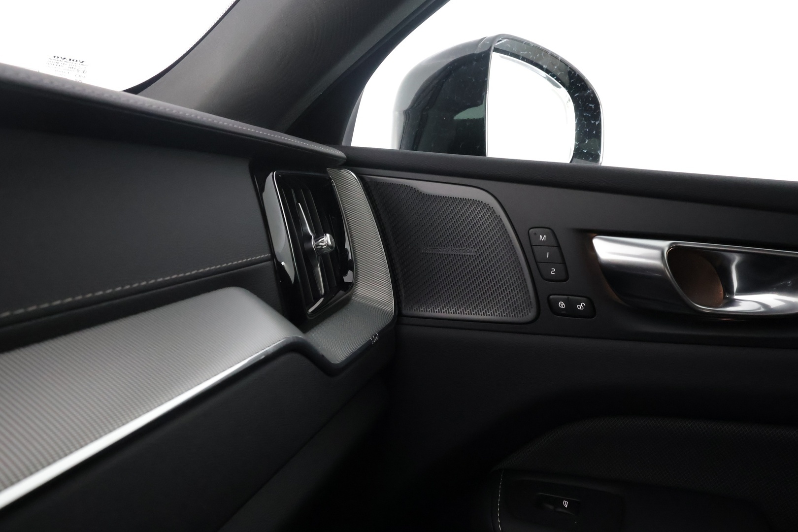 VOLVO XC60 2025