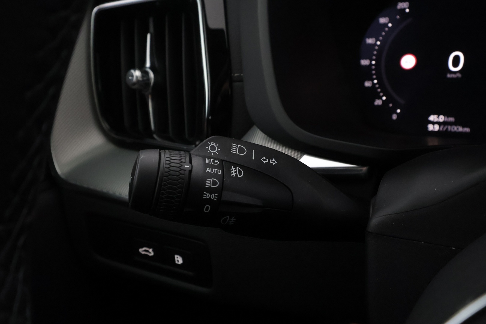 VOLVO XC60 2025