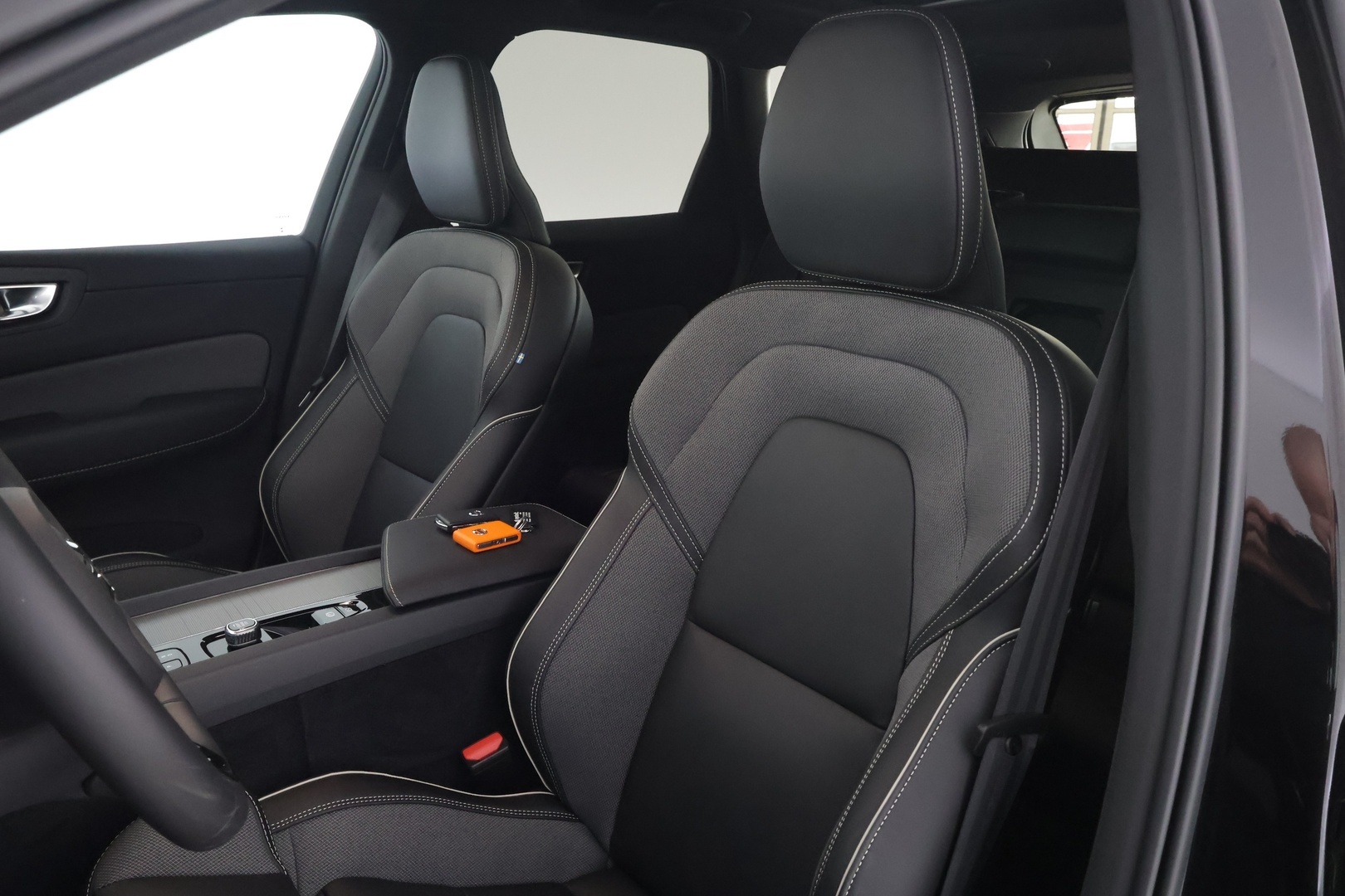 VOLVO XC60 2025