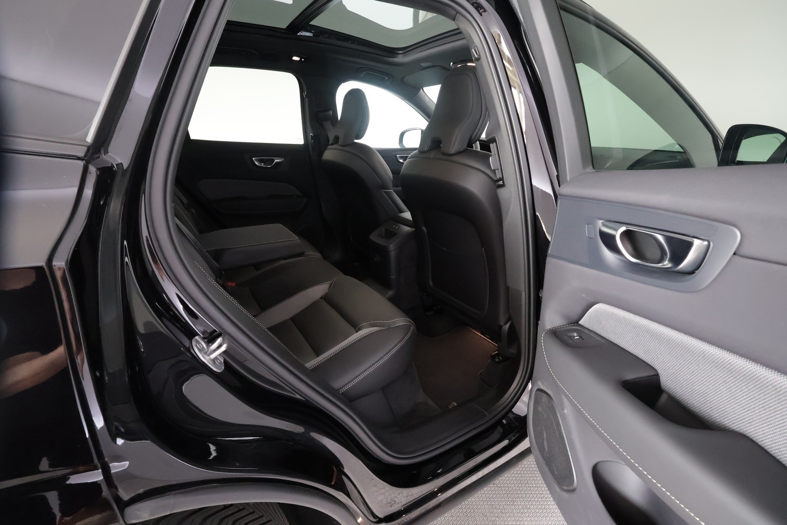 VOLVO XC60 2025