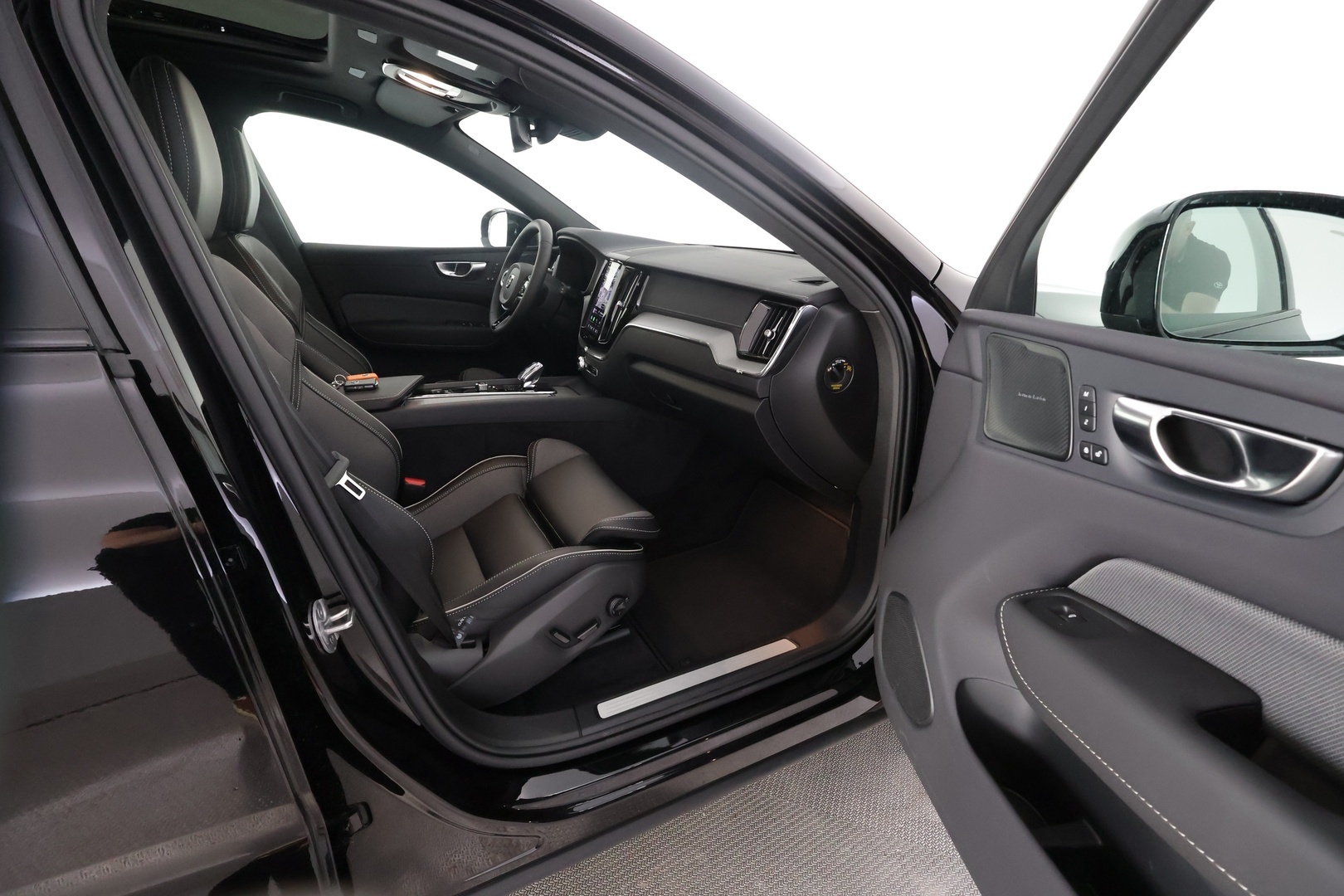 VOLVO XC60 2025