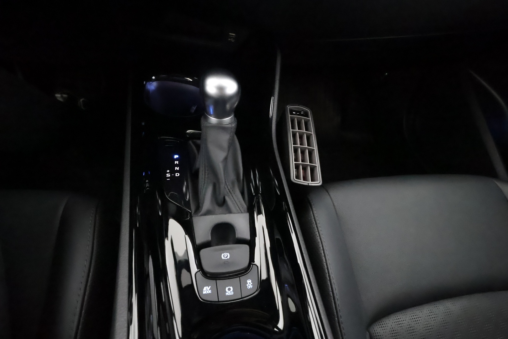 TOYOTA C-HR 2020