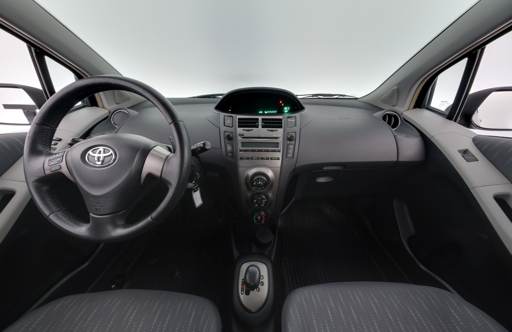 TOYOTA Yaris 2009