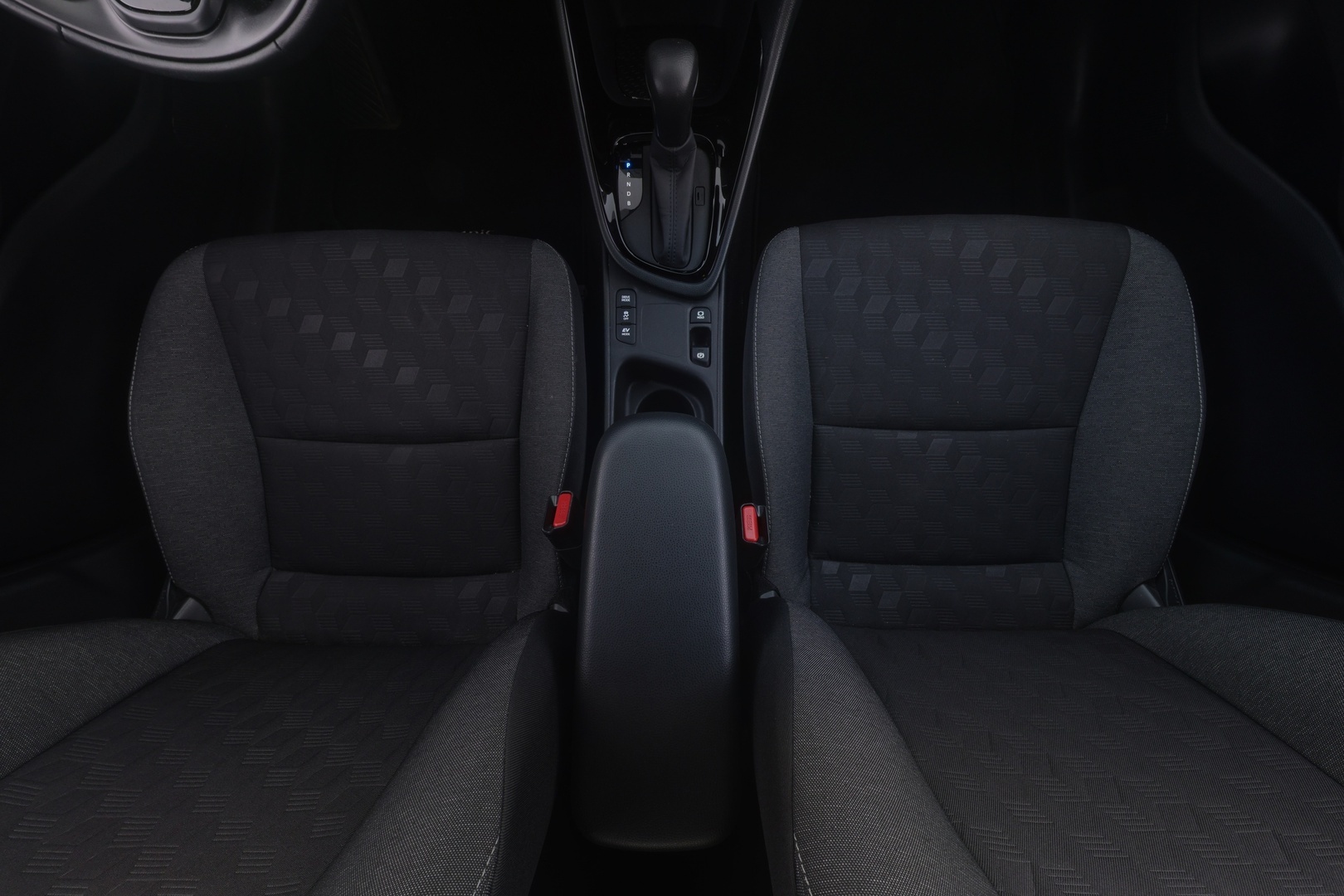 TOYOTA Yaris 2025