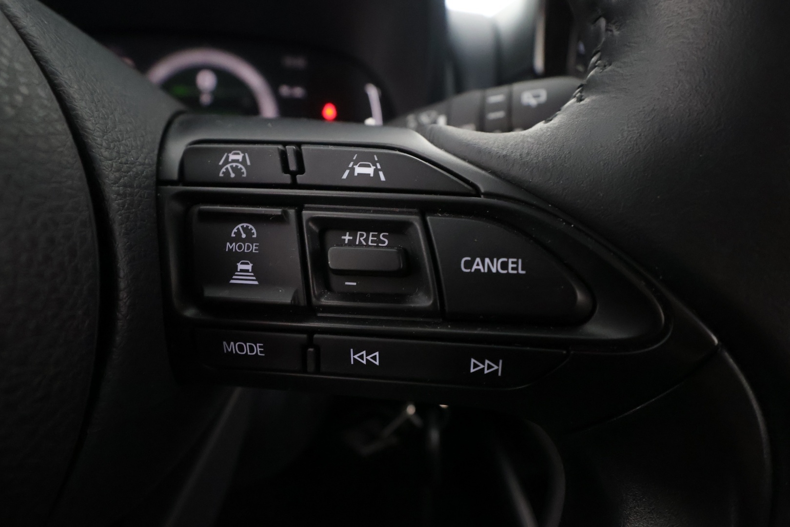 TOYOTA Yaris 2025