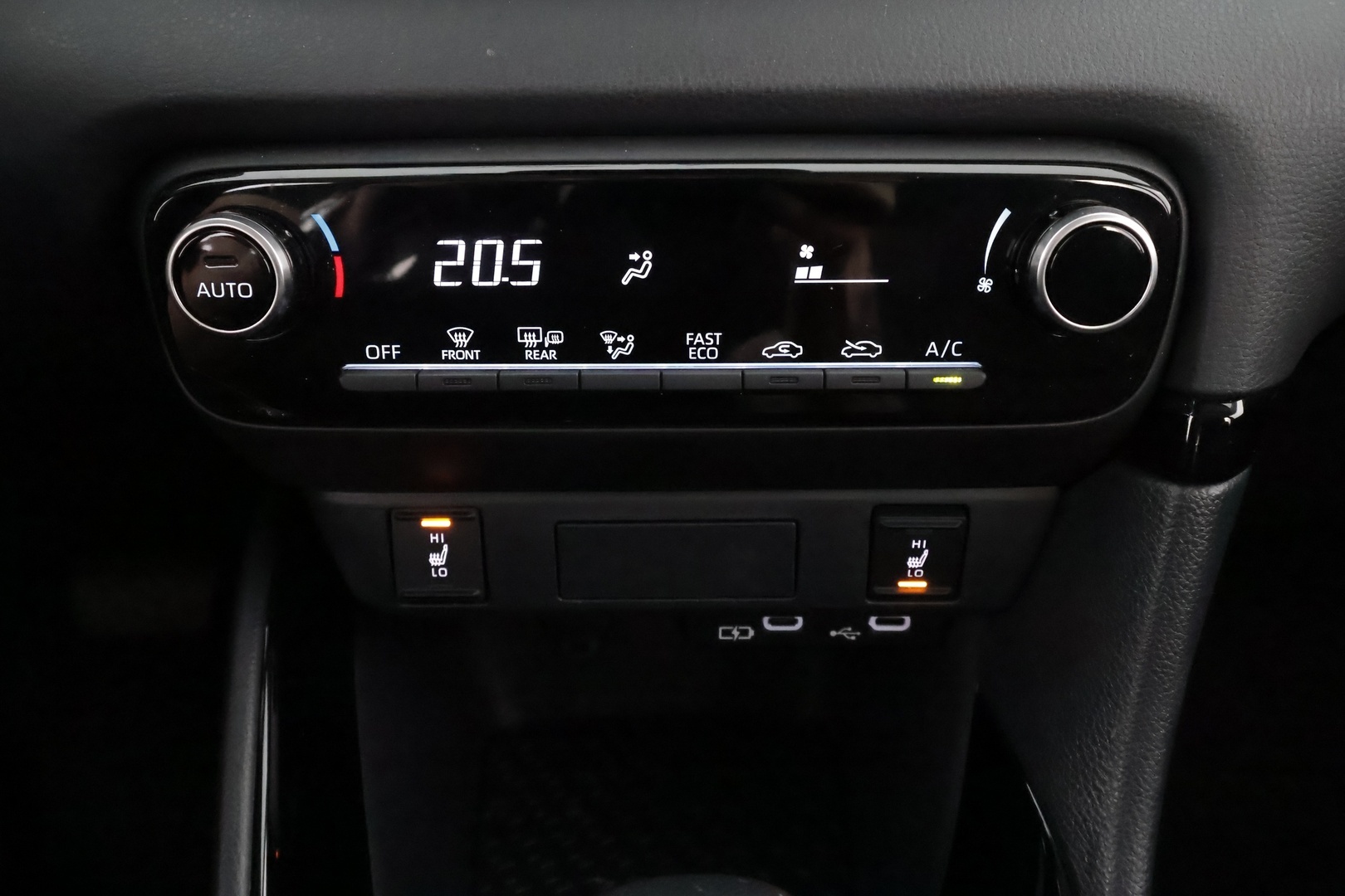 TOYOTA Yaris 2025