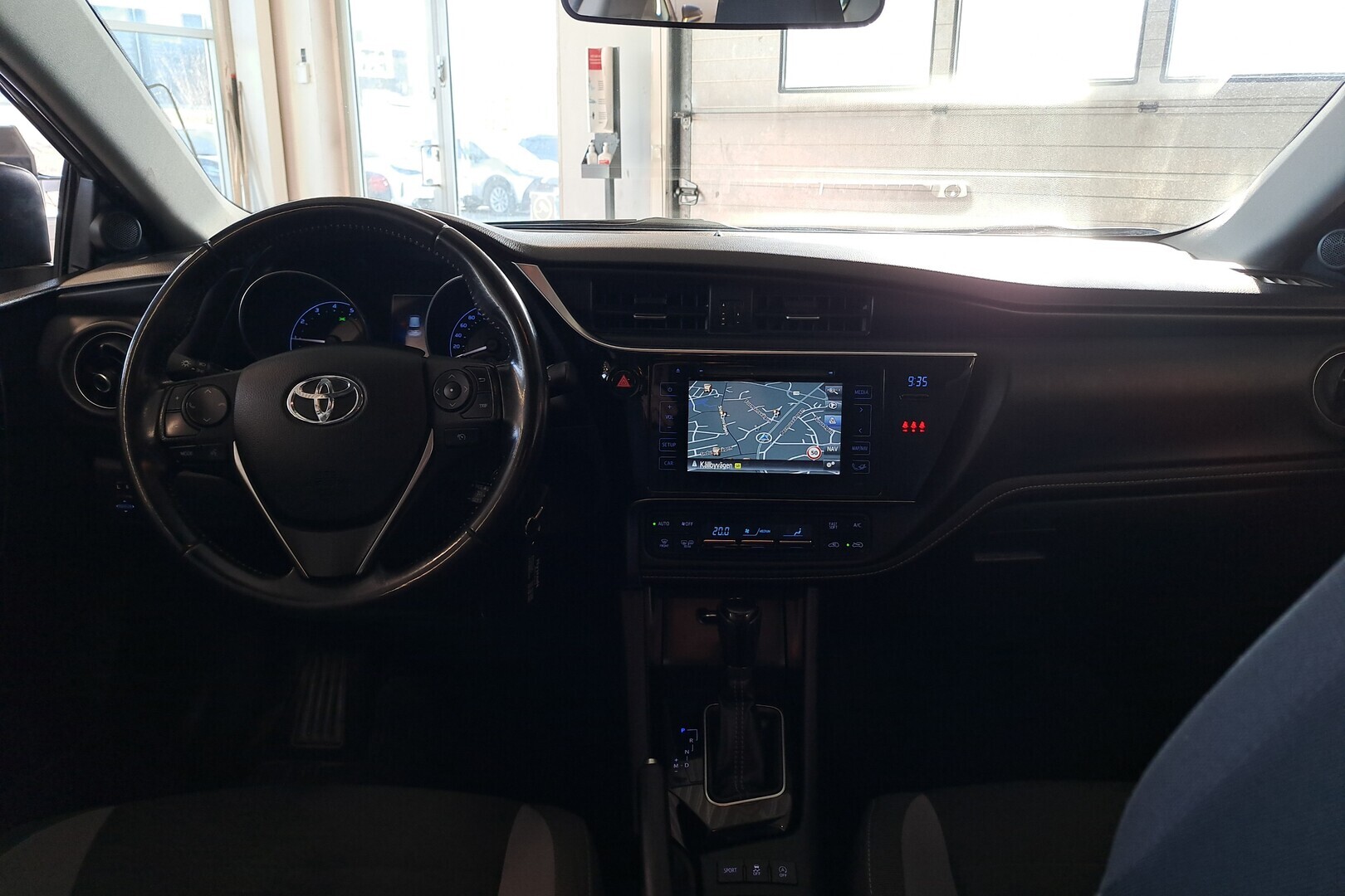 TOYOTA Auris 2015