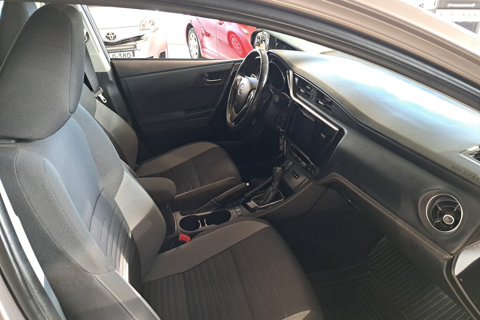 TOYOTA Auris 2015