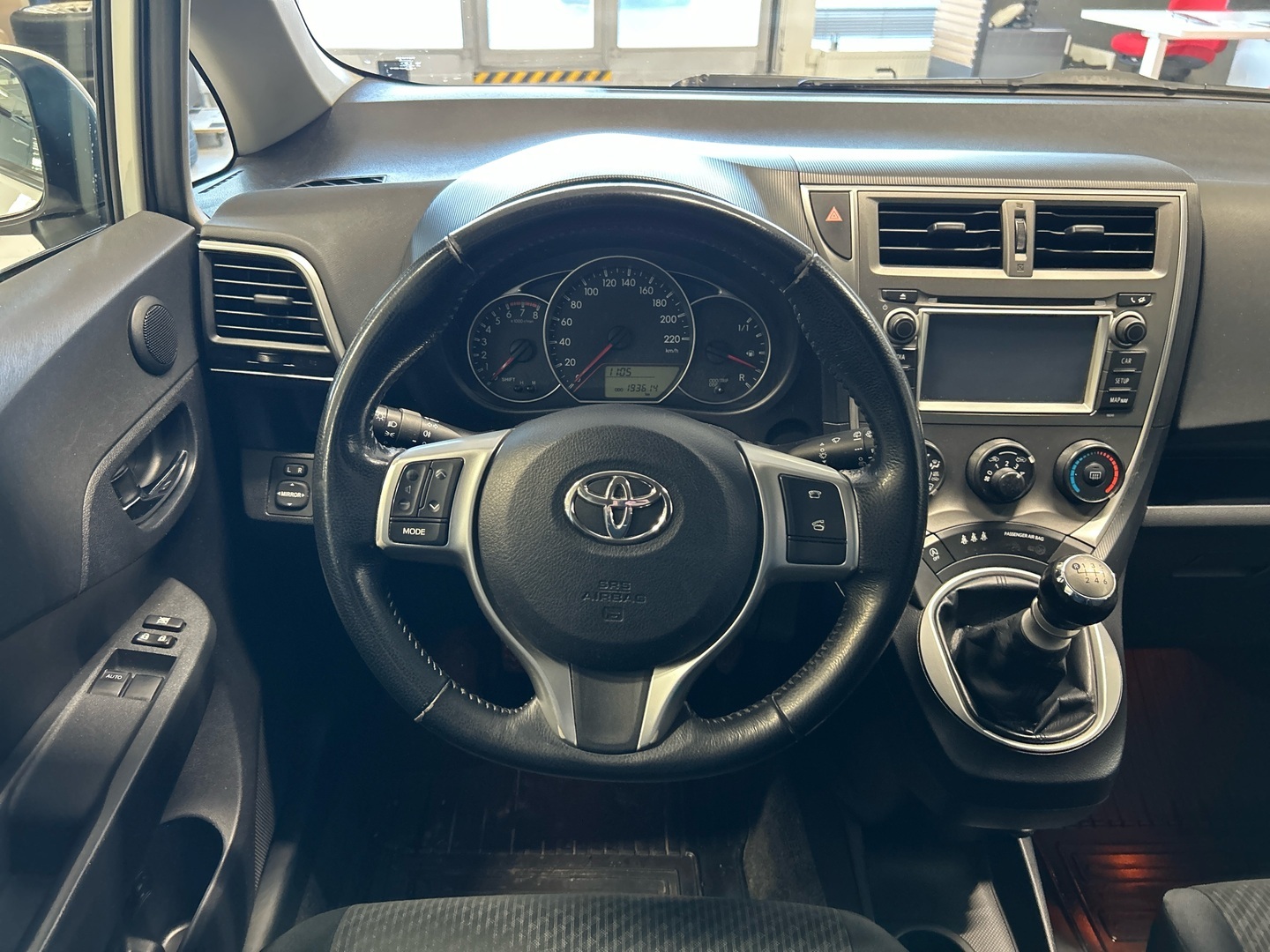 TOYOTA Verso-S 2012