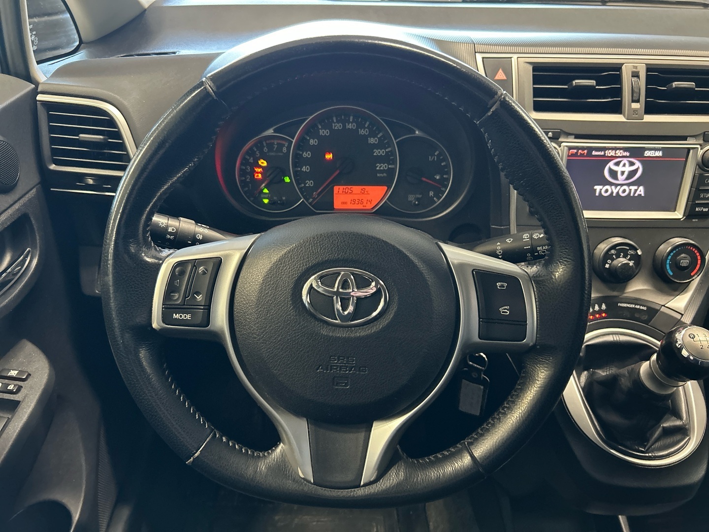 TOYOTA Verso-S 2012