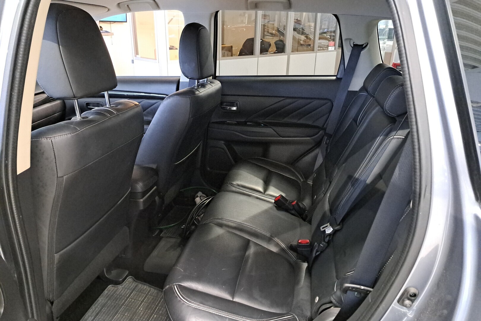 MITSUBISHI Outlander PHEV 2016