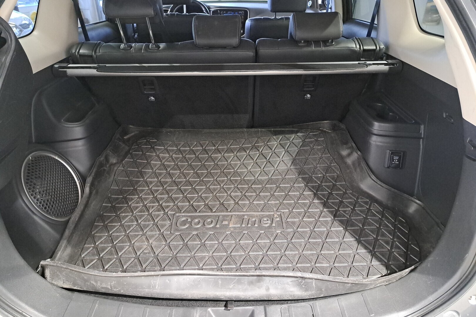 MITSUBISHI Outlander PHEV 2016