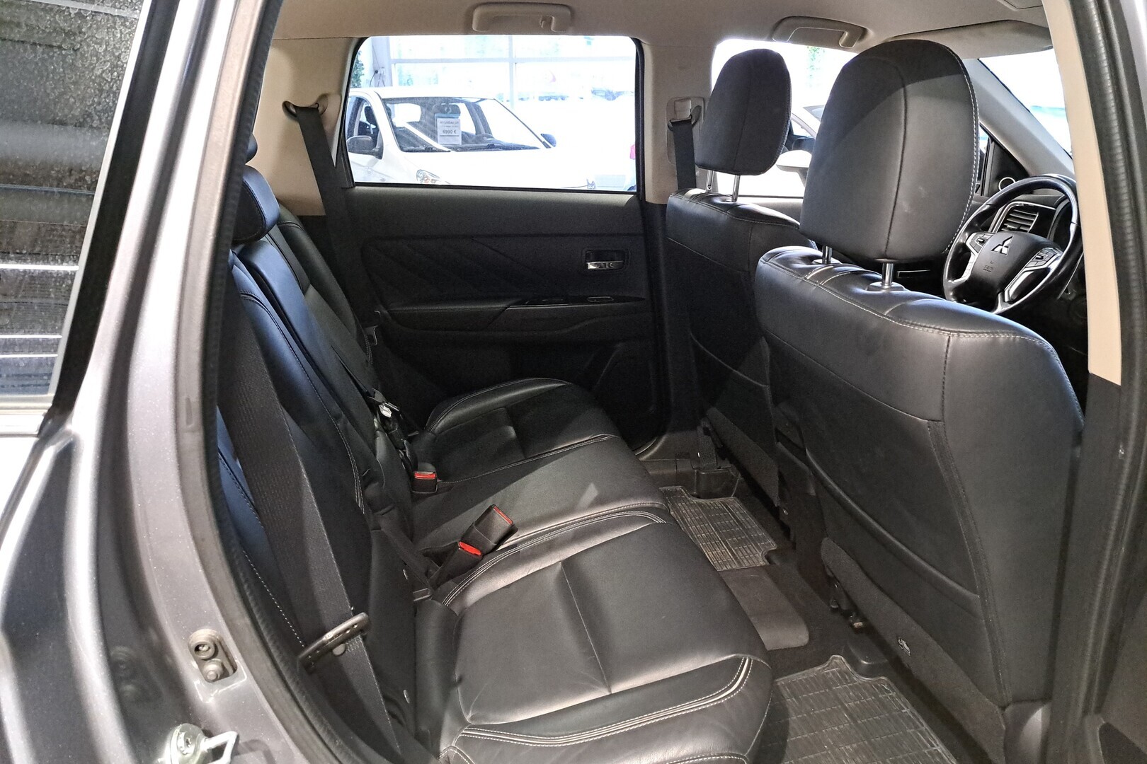 MITSUBISHI Outlander PHEV 2016