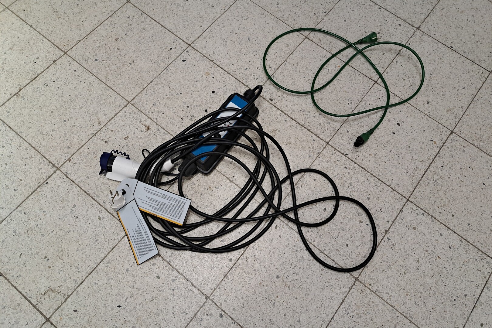 MITSUBISHI Outlander PHEV 2016