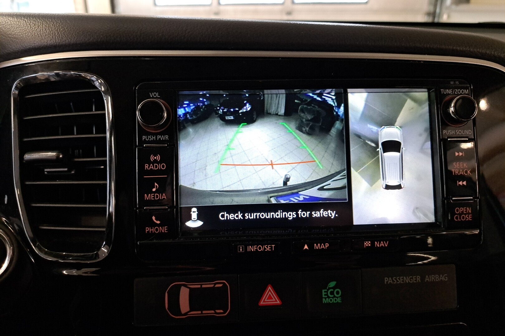 MITSUBISHI Outlander PHEV 2016