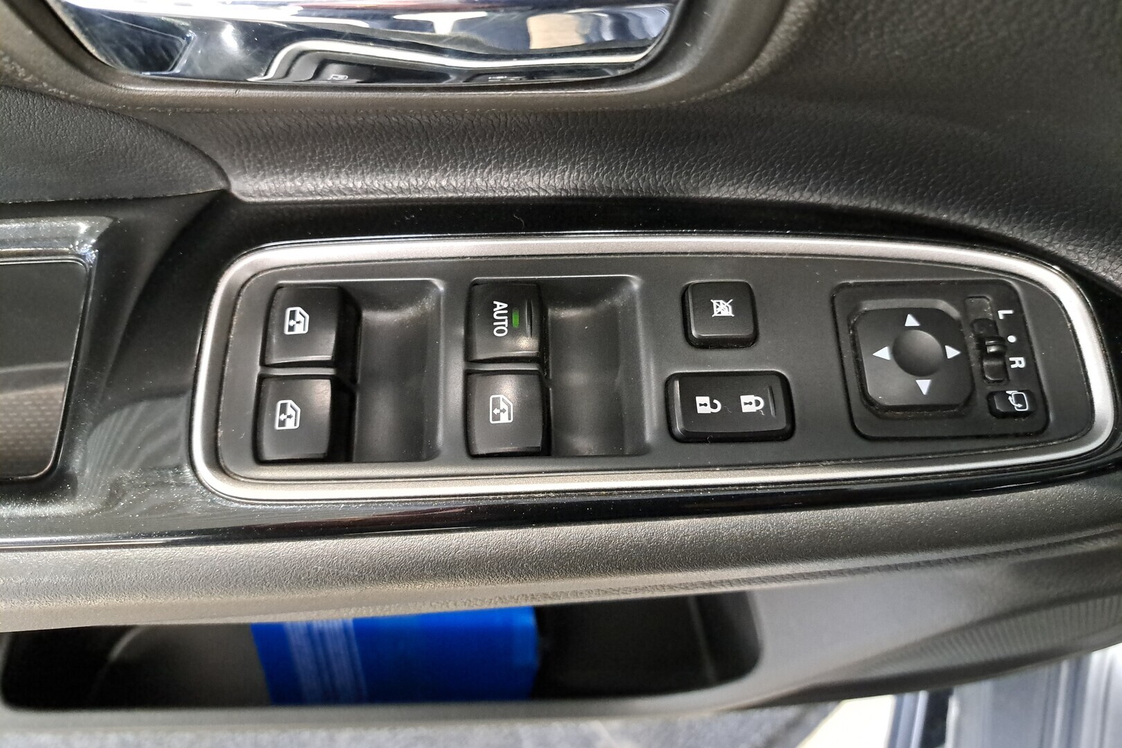 MITSUBISHI Outlander PHEV 2016